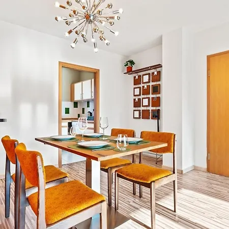 3 Zimmer, Beamer, Balkon, *