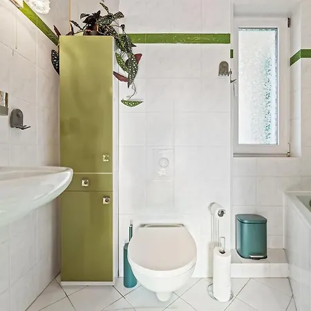 Apartamento 3 Zimmer, Beamer, Balkon,