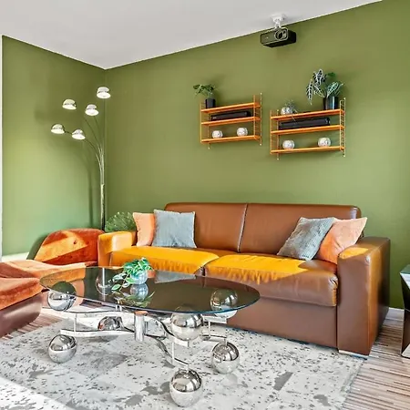 3 Zimmer, Beamer, Balkon, Apartment