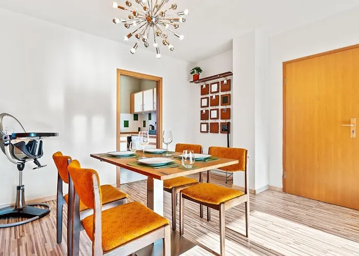 3 Zimmer, Beamer, Balkon, *